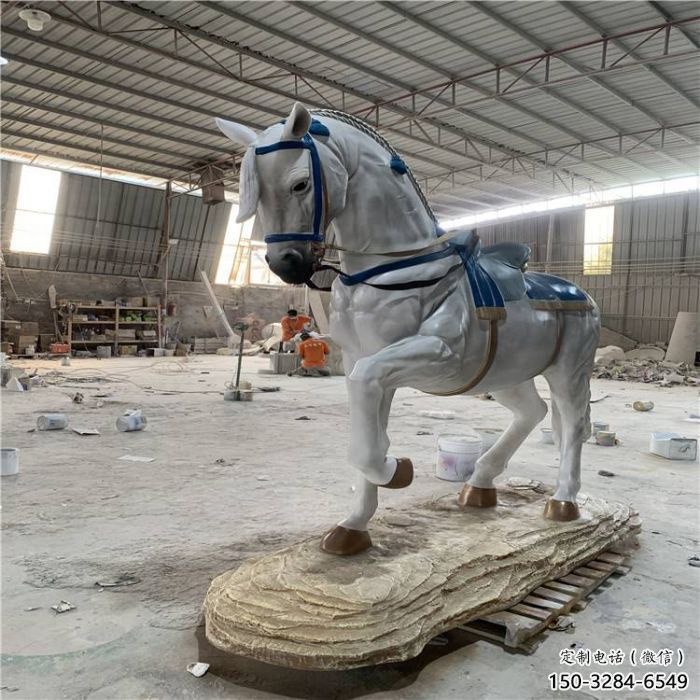 操場戰(zhàn)馬雕塑，公園題材，動物主題